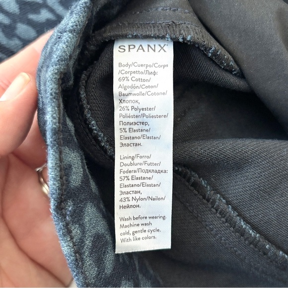 Spanx Blue Denim Leopard Jean-ish Legging Pants Women’s Size Large - Picture 7 of 7